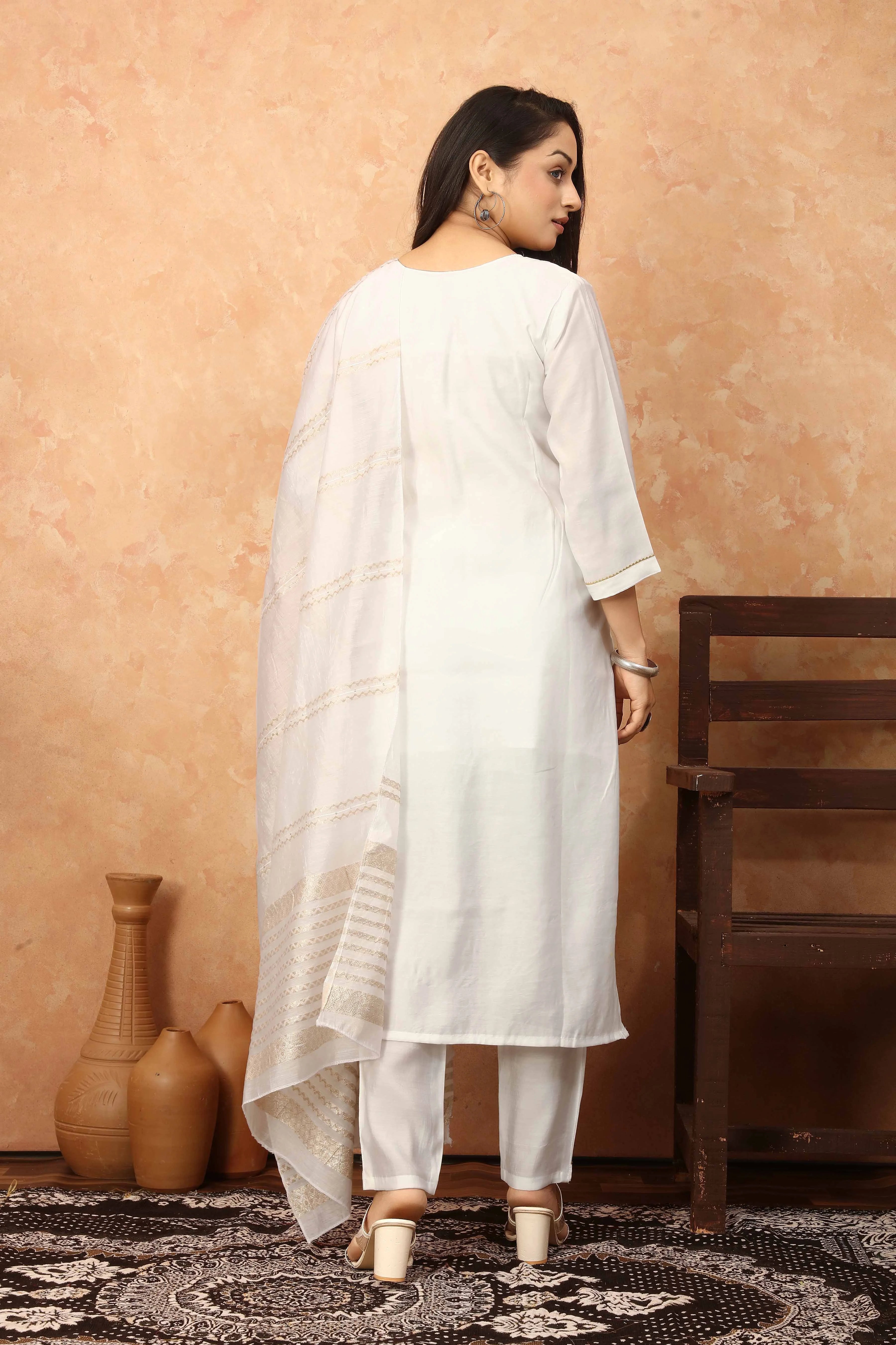 Ayuda Silk White