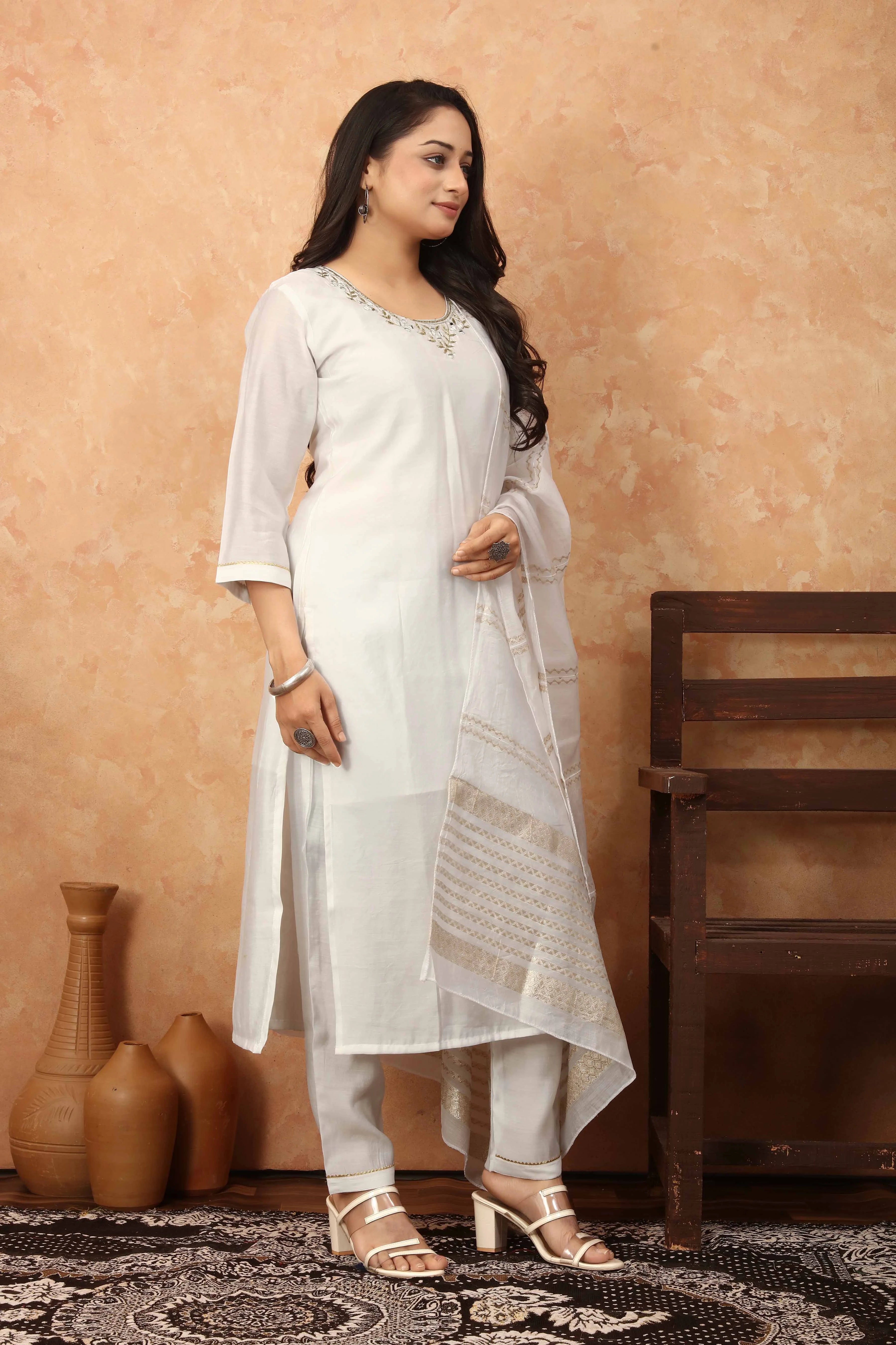 Ayuda Silk White